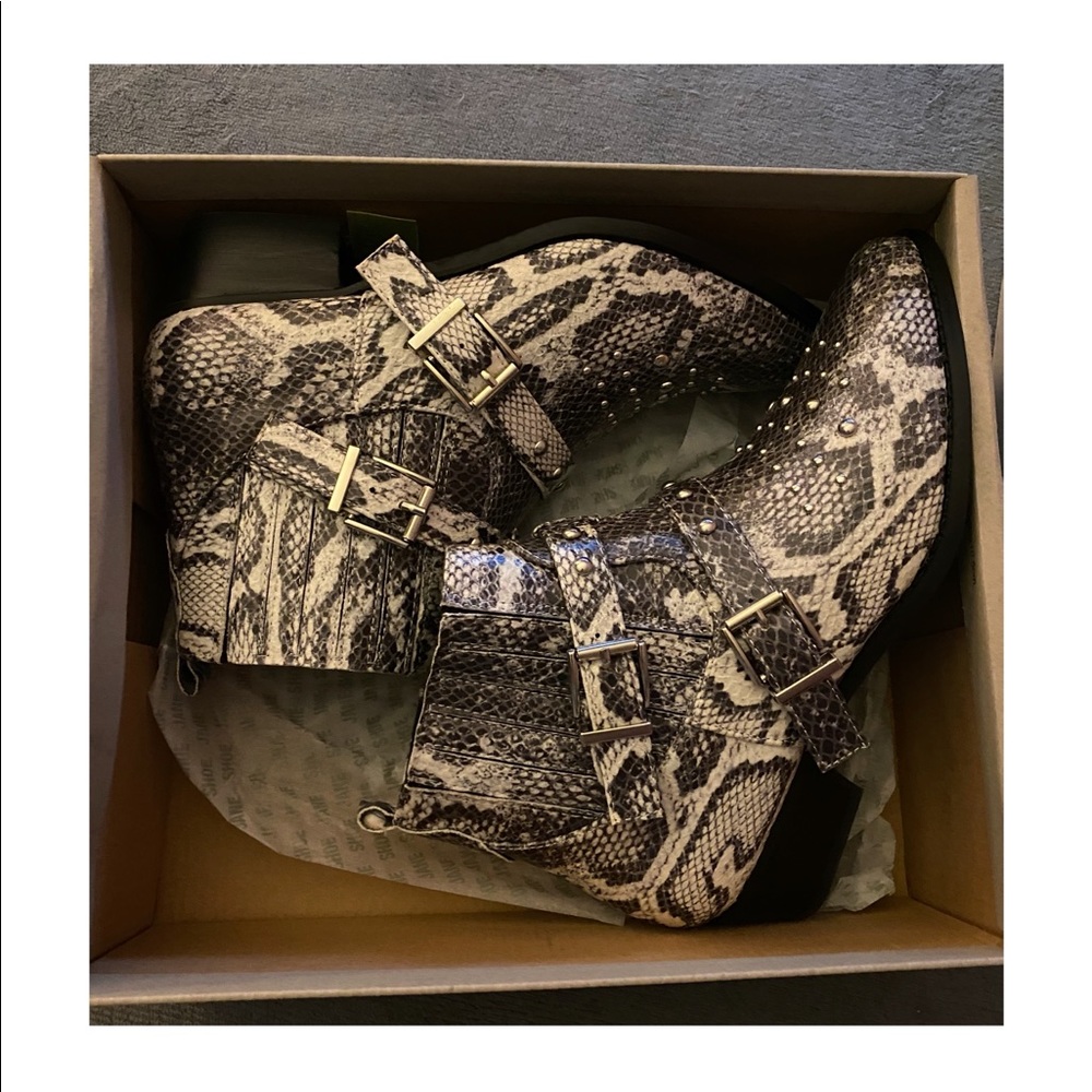 Jane and the Shoe Ankle Booties